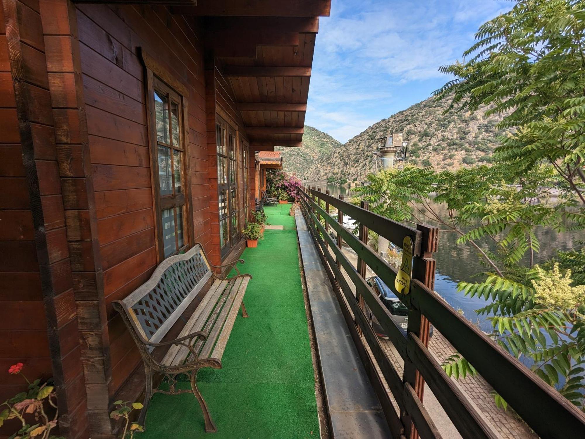 Douro Yacht Charter & Bungalows Sao Joao da Pesqueira Exterior photo